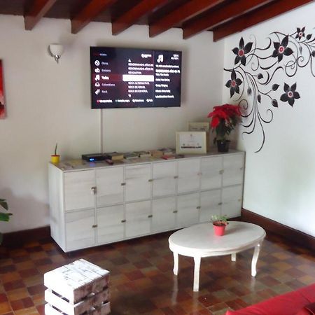 Iris Hostel Медельин Экстерьер фото