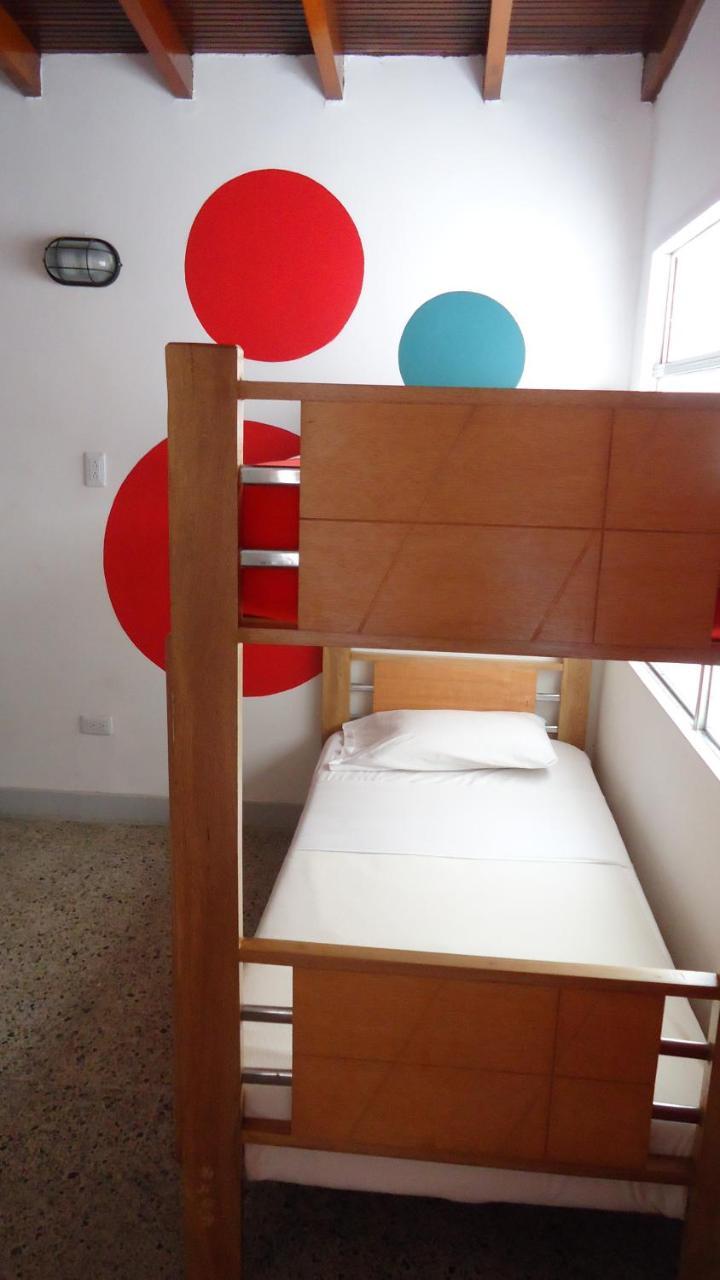 Iris Hostel Медельин Экстерьер фото