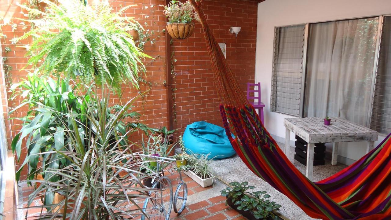 Iris Hostel Медельин Экстерьер фото
