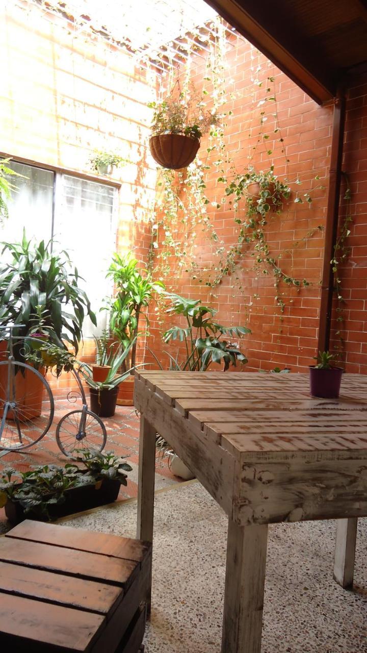 Iris Hostel Медельин Экстерьер фото