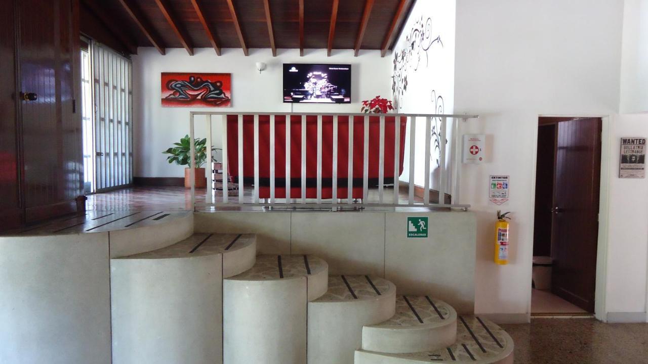 Iris Hostel Медельин Экстерьер фото